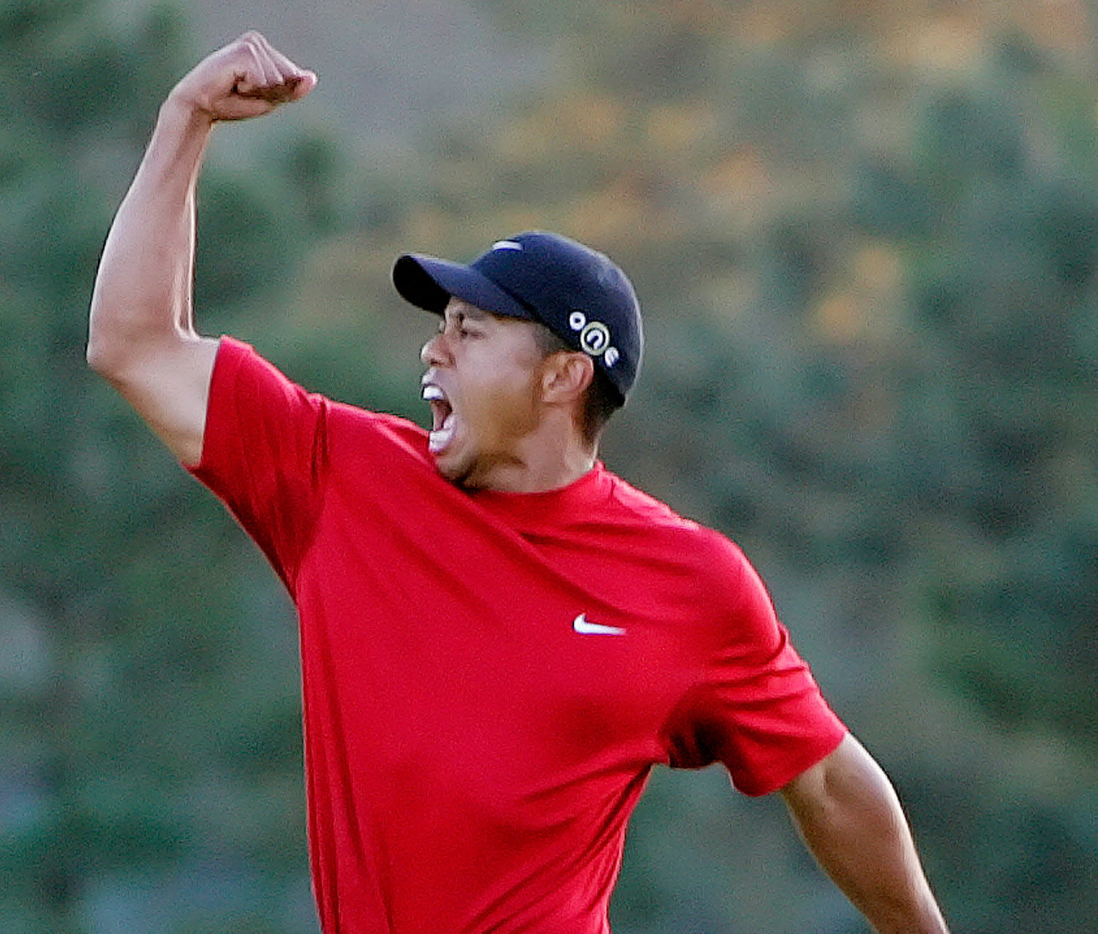 2005: Tiger Woods wins his 4th Masters with spectacular finish